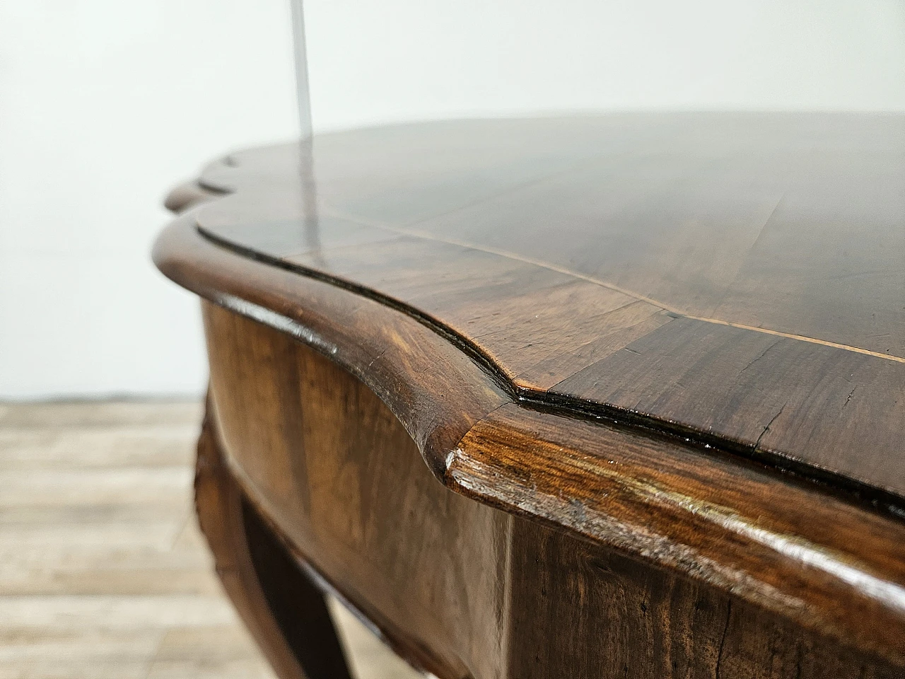 Baroque table in walnut and maple, from the early 1900s 10