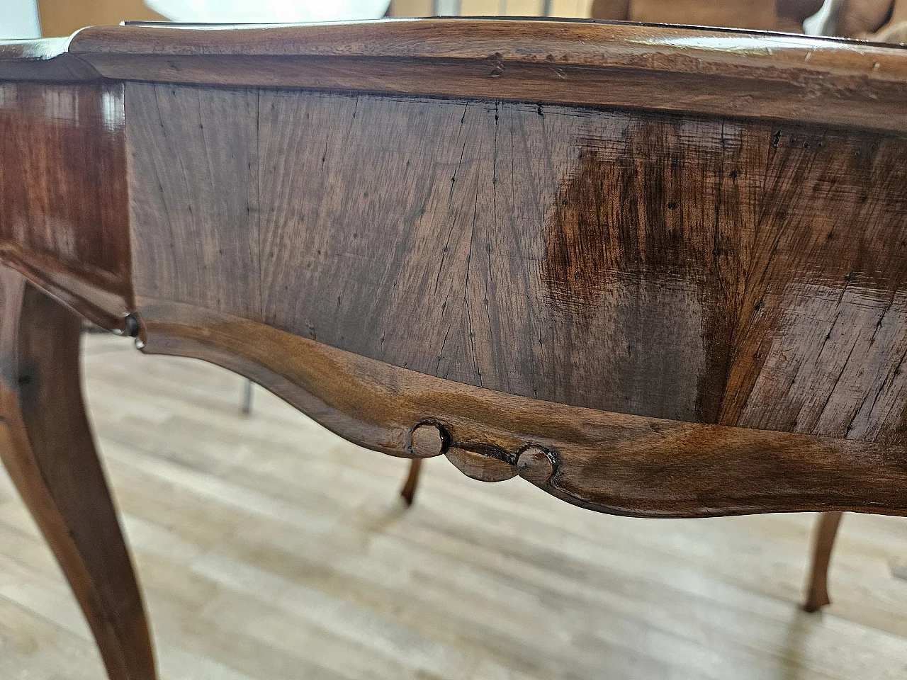 Baroque table in walnut and maple, from the early 1900s 16