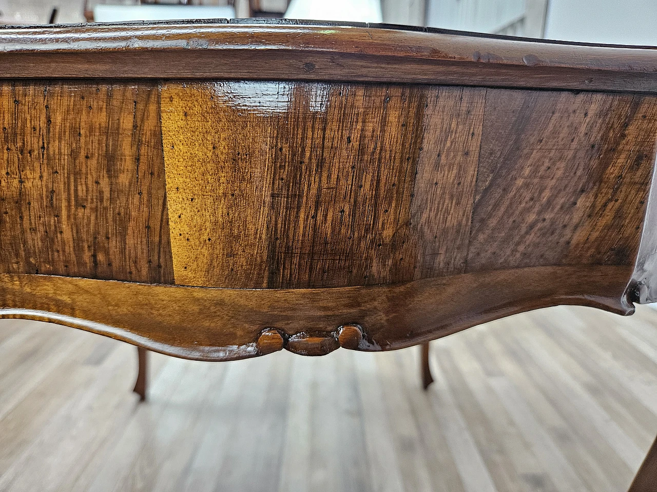 Baroque table in walnut and maple, from the early 1900s 17