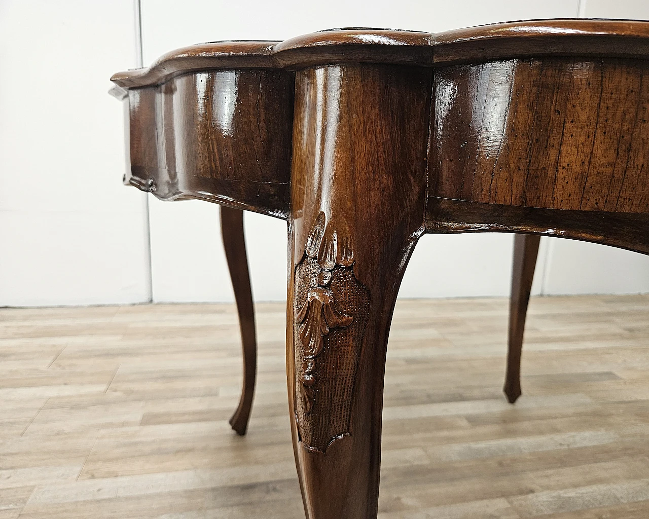 Baroque table in walnut and maple, from the early 1900s 19