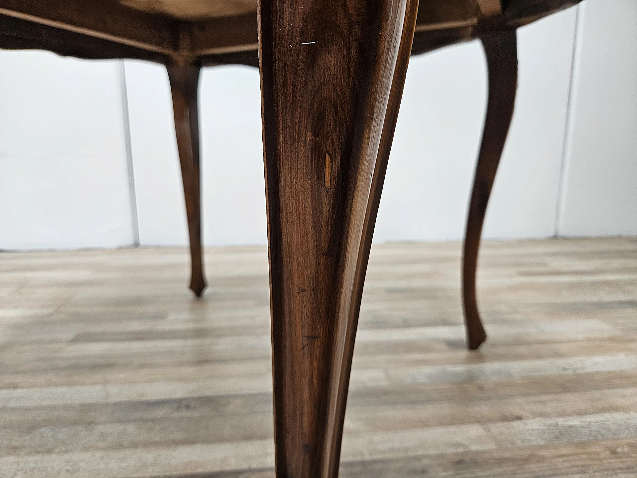 Baroque table in walnut and maple, from the early 1900s 23