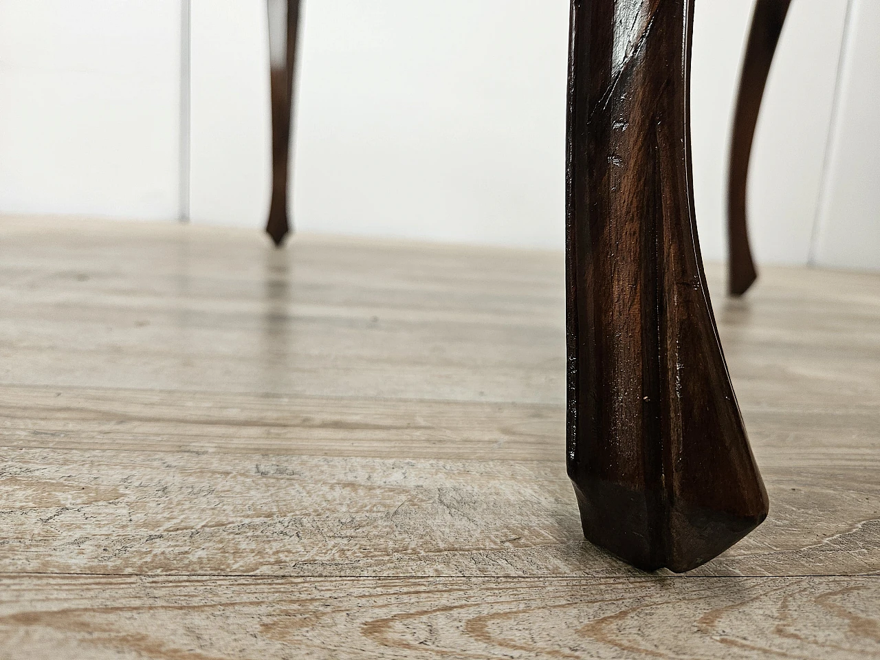 Baroque table in walnut and maple, from the early 1900s 25