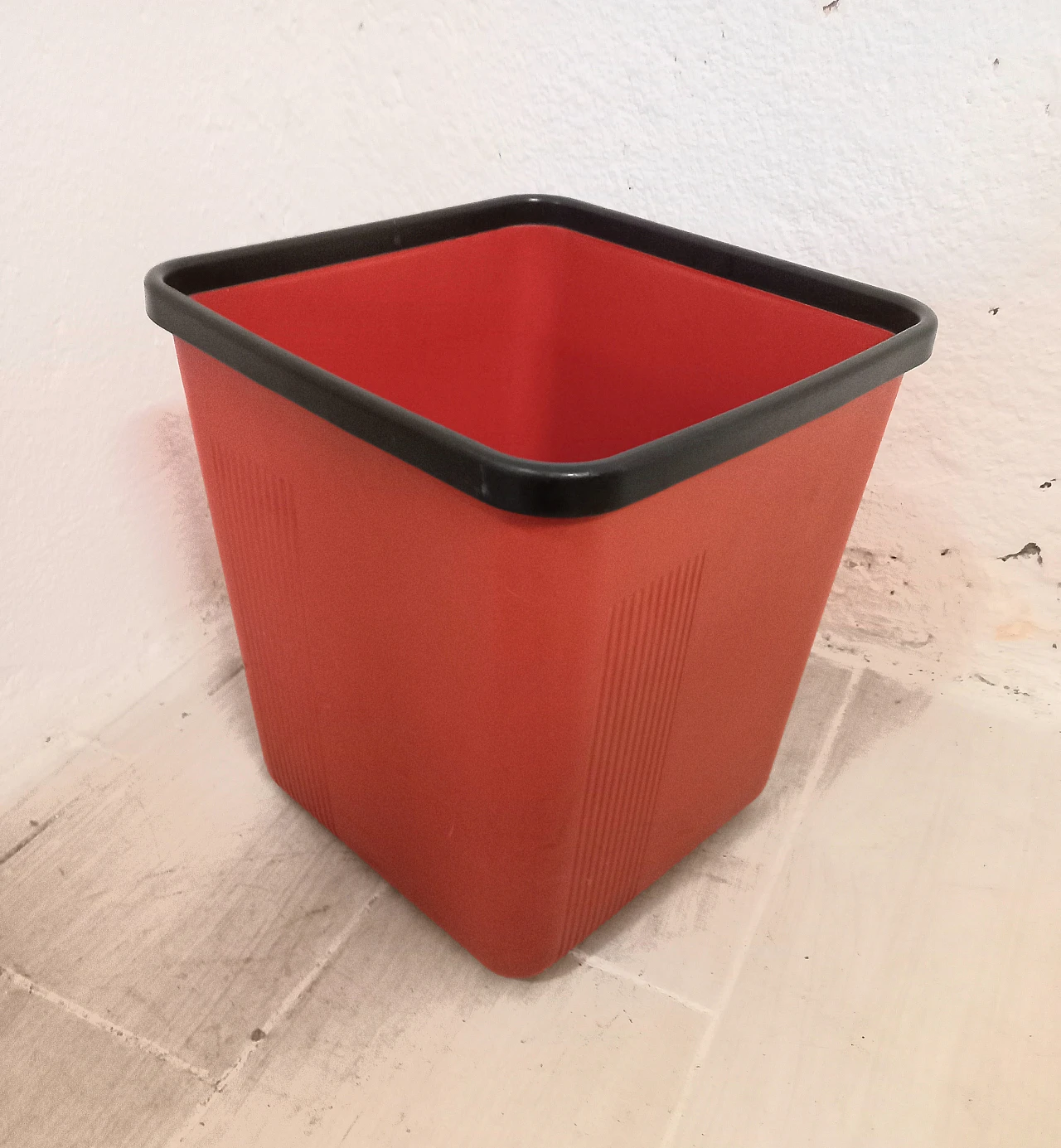 Neos waste bin 1