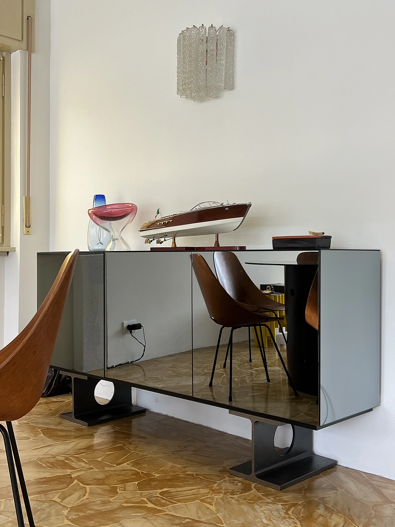 Milano sideboard with mirrored doors and steel feet 13