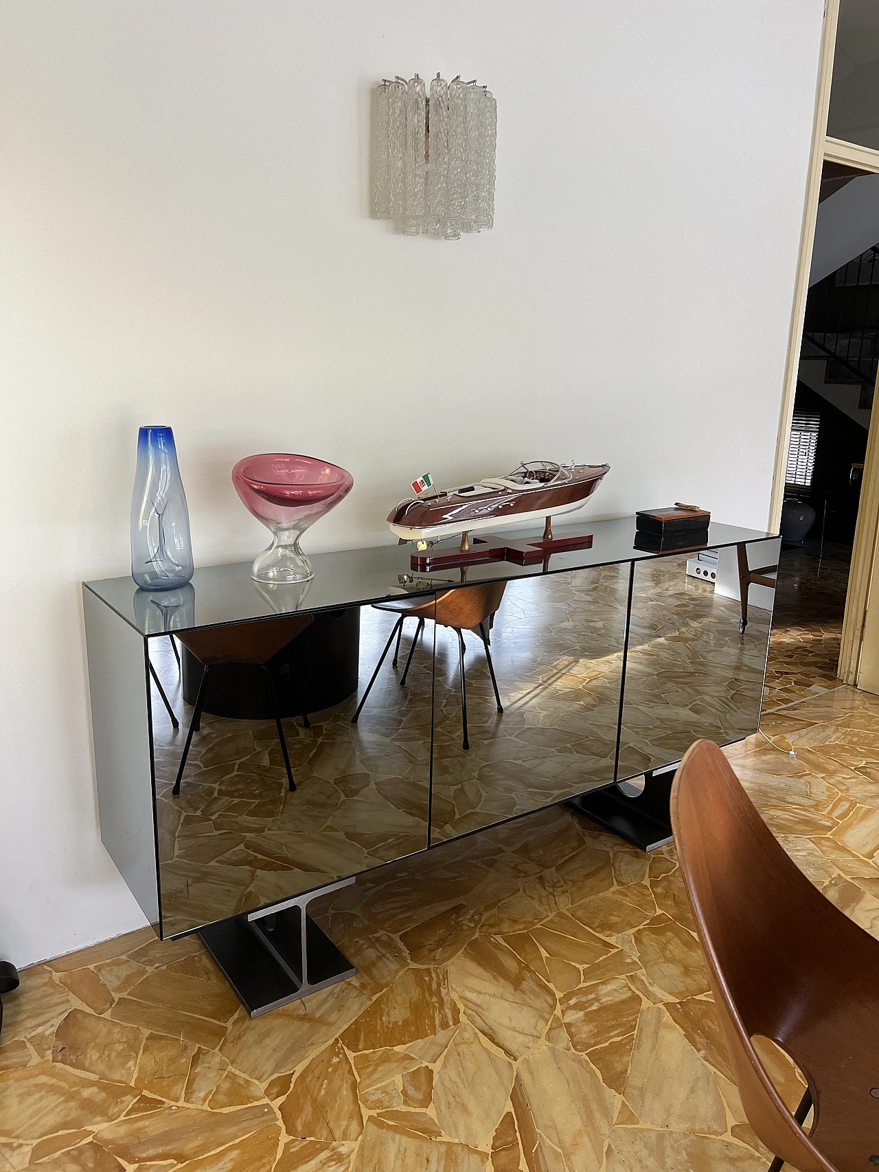 Credenza Milano con ante a specchio e piedi in acciaio 15