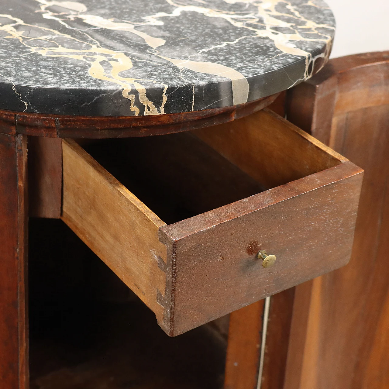 Walnut column bedside table with Portoro marble top, 19th century 5