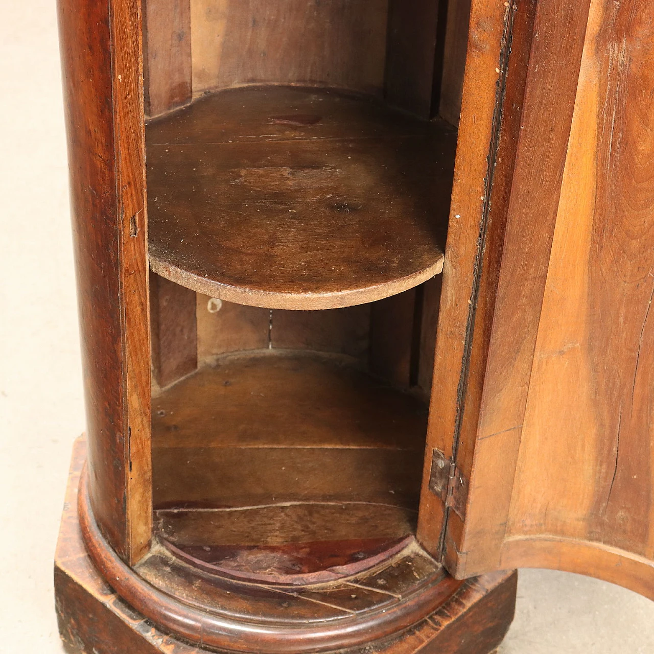 Walnut column bedside table with Portoro marble top, 19th century 6