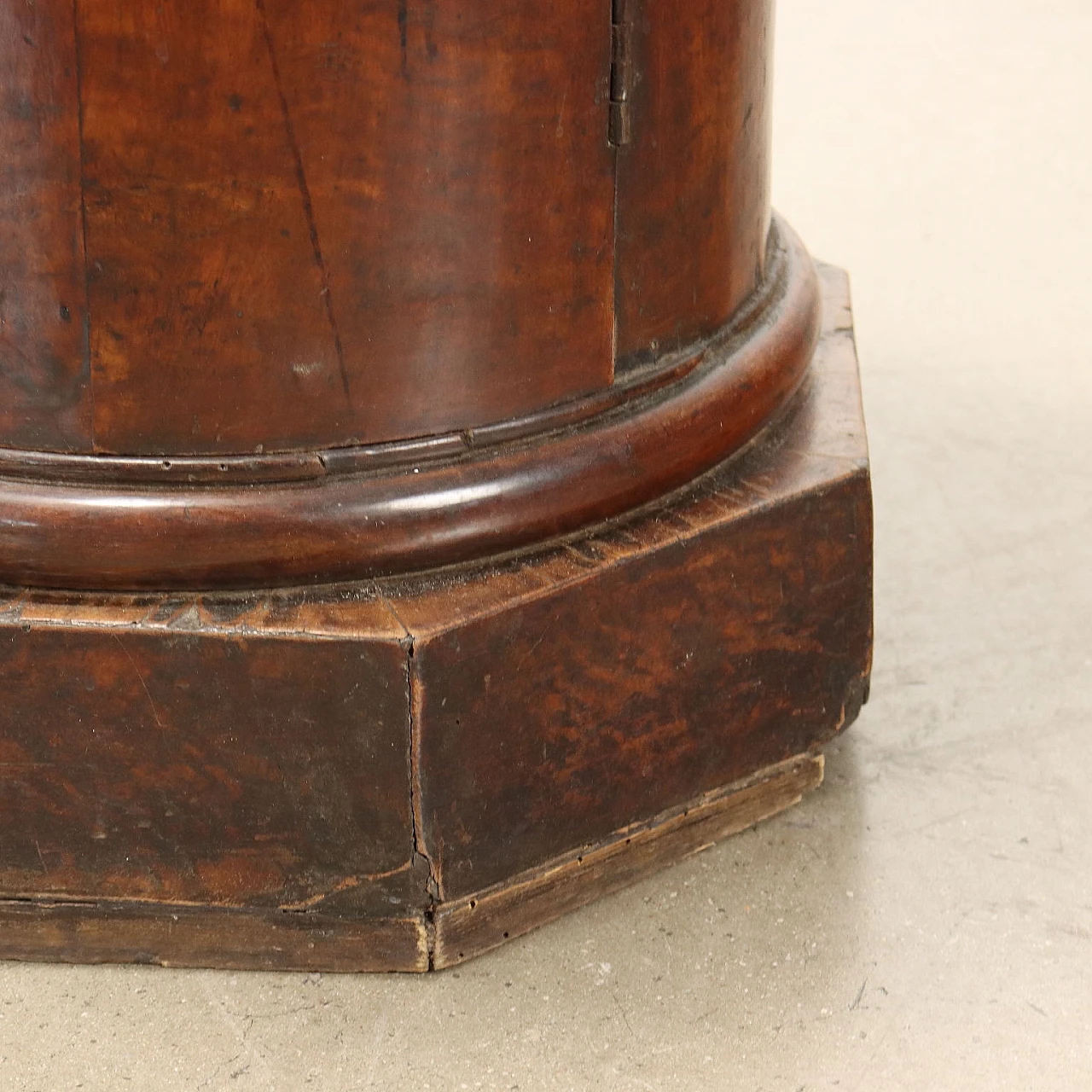 Walnut column bedside table with Portoro marble top, 19th century 7