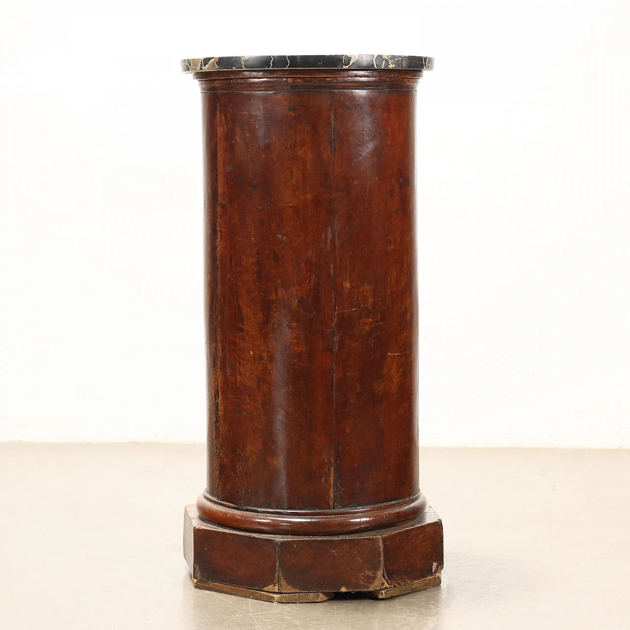 Walnut column bedside table with Portoro marble top, 19th century 9