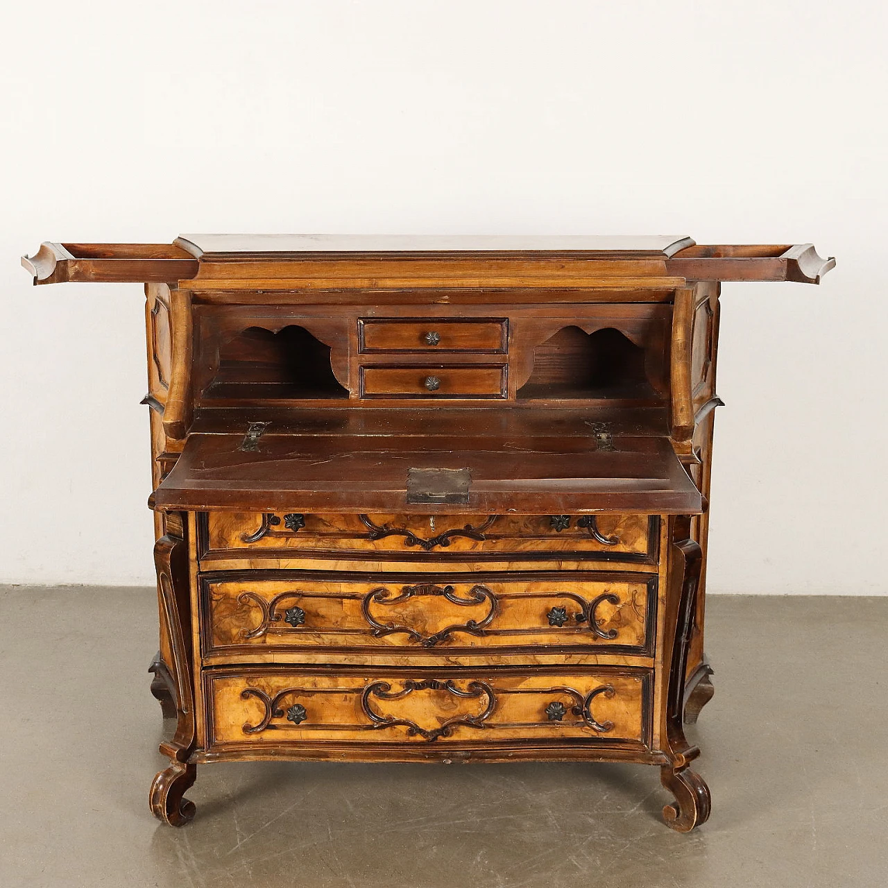 Baroque-style walnut and burl walnut flap desk with drawers 3