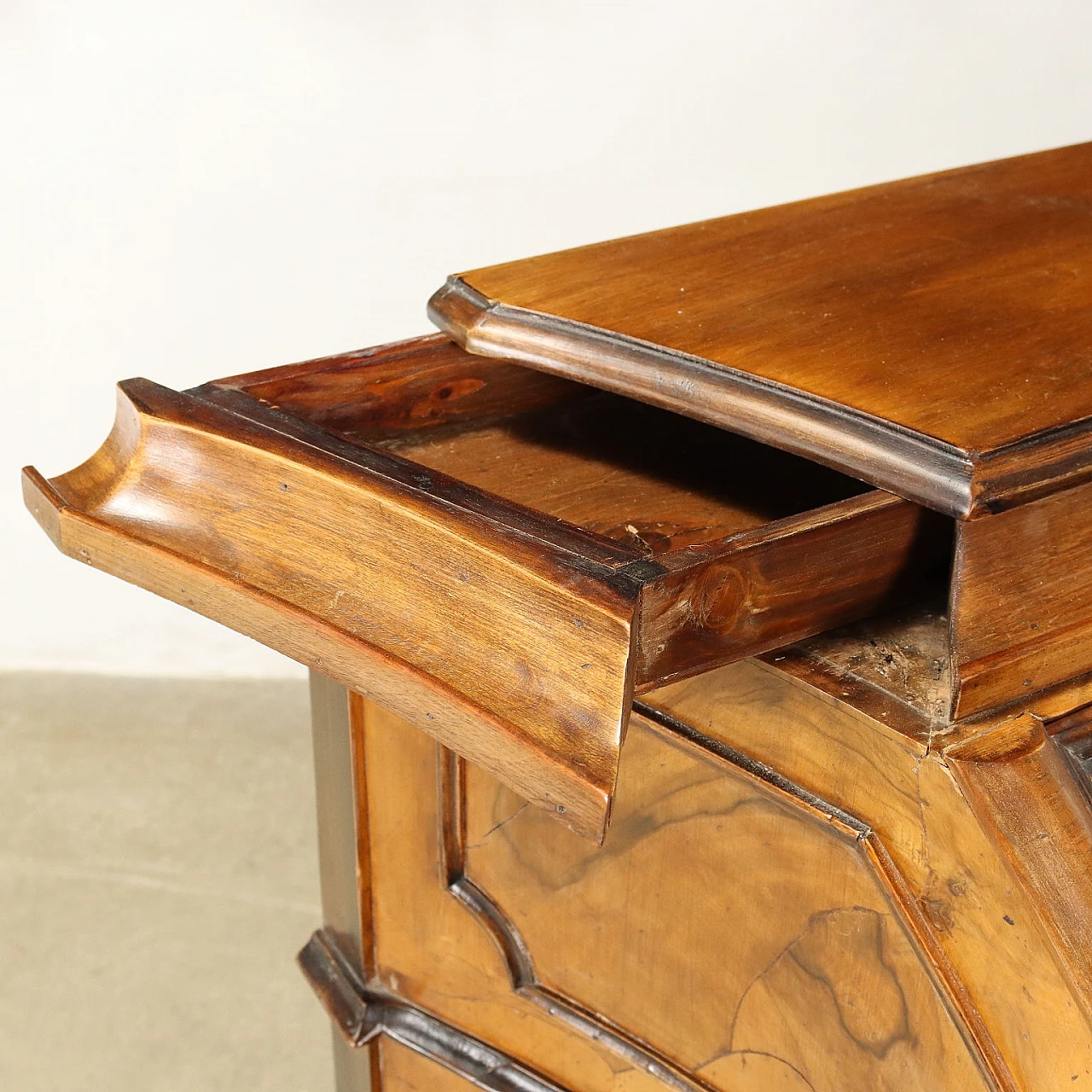 Baroque-style walnut and burl walnut flap desk with drawers 4