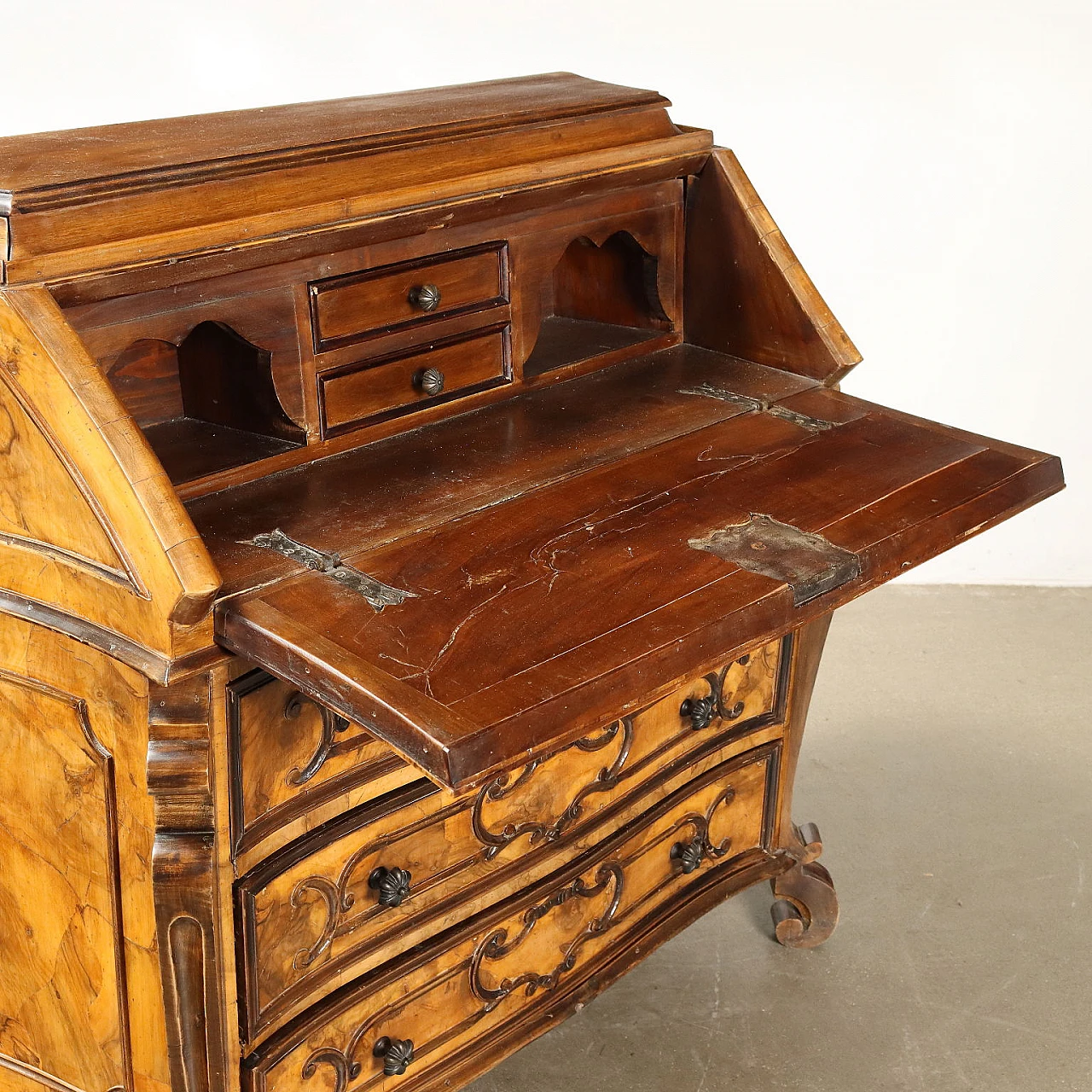 Baroque-style walnut and burl walnut flap desk with drawers 6