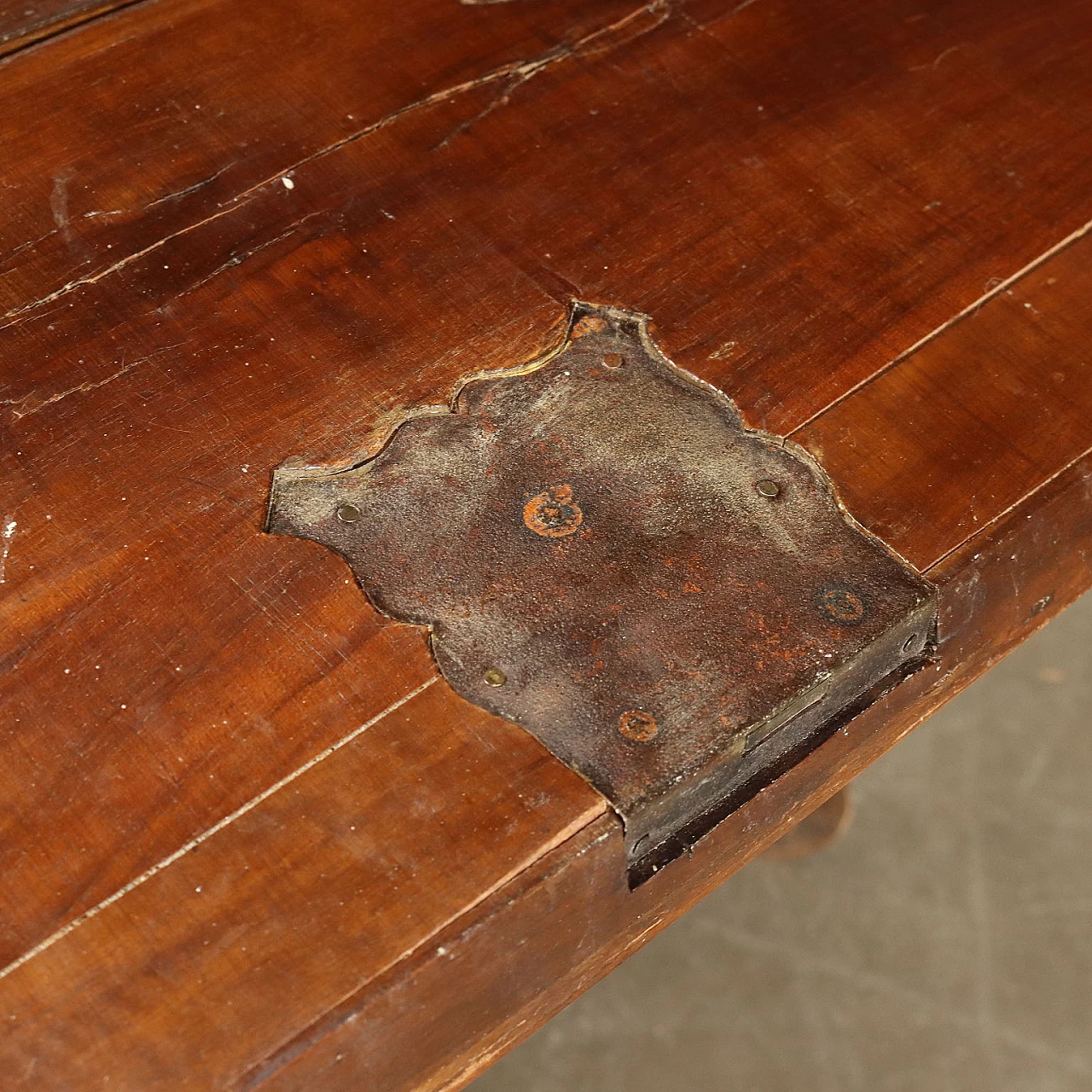 Baroque-style walnut and burl walnut flap desk with drawers 9