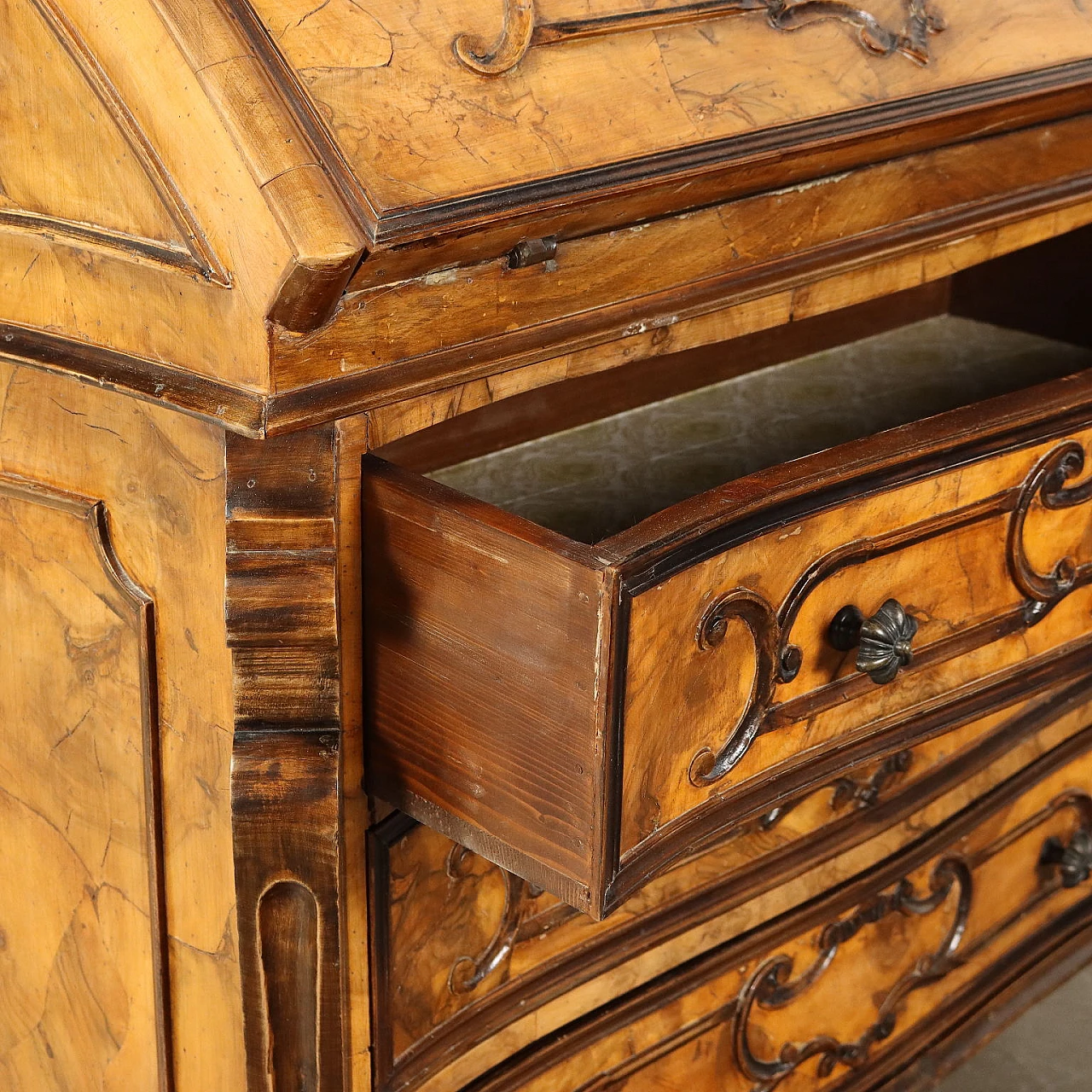 Baroque-style walnut and burl walnut flap desk with drawers 10