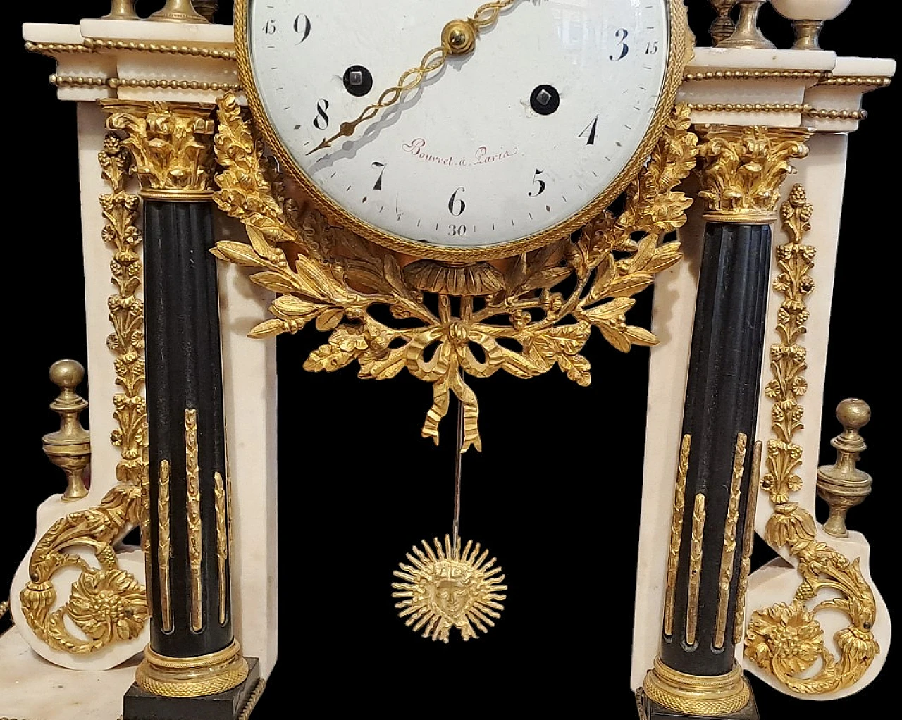 French pendulum clock in marble and gilded bronze, 18th century 1