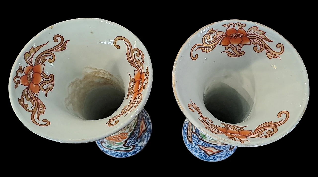 Pair of Imari Japanese ceramic trumpet vases, 18th century 3