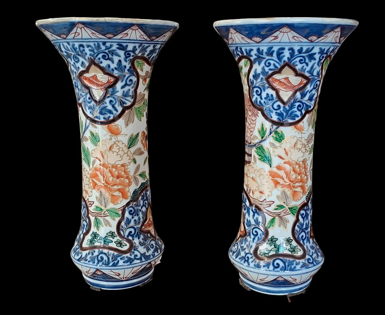 Pair of Imari Japanese ceramic trumpet vases, 18th century 7