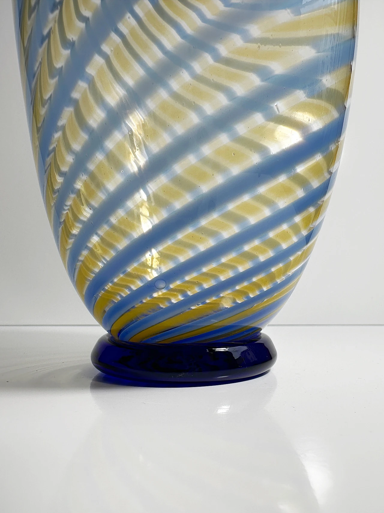 Swirl Murano vase by Fratelli Toso, 1960s 2