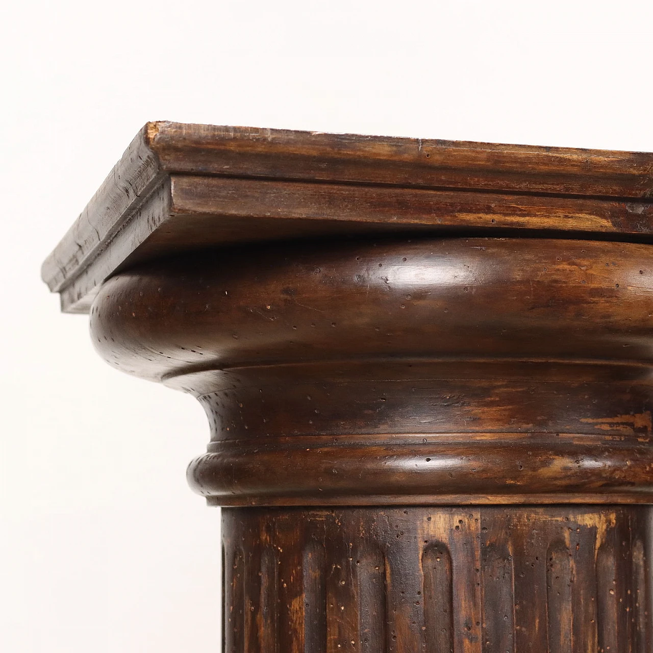 Pair of beechwood statue-holder columns with square base, 19th century 3