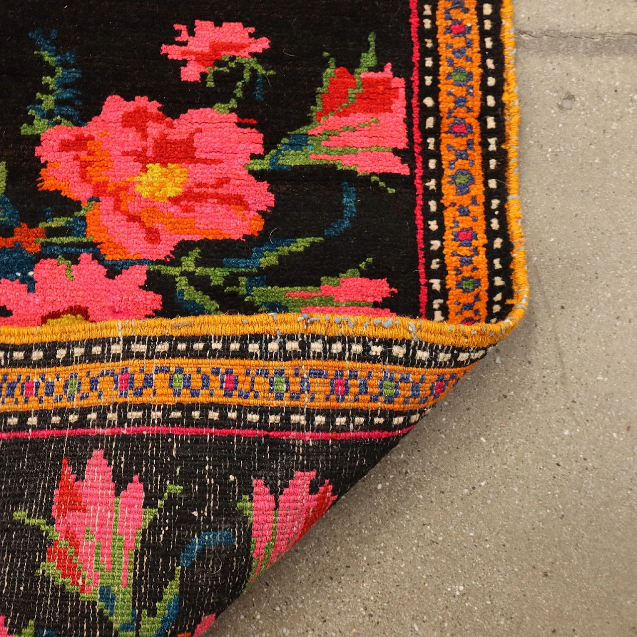 Large knot Karabakh rug in cotton and wool with floral motifs 8