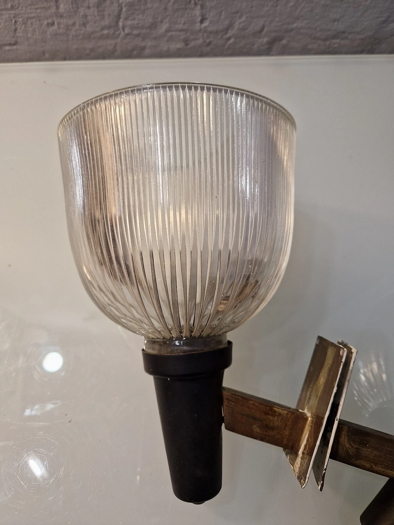 Lampade da parete in ottone con vetro scanalato di Fidenza Vetraria nello stile di Azucena, anni '50, set di 2 1