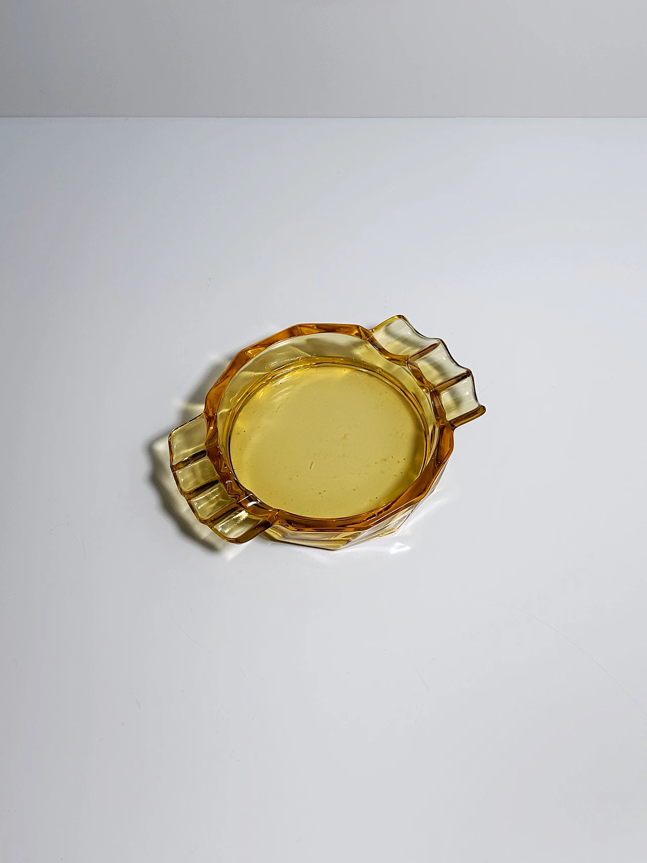 Art Deco amber ashtray by Stölzle Hermanova, 1930s 1