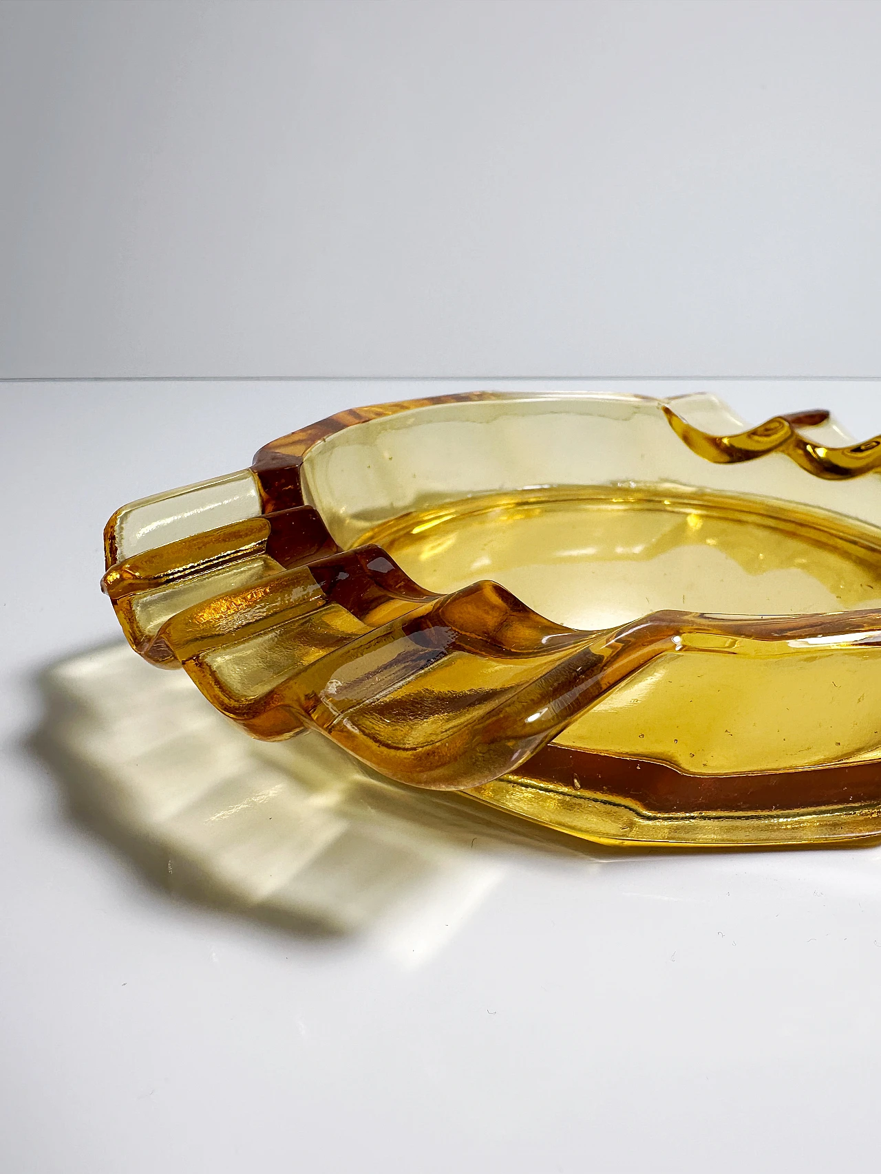 Art Deco amber ashtray by Stölzle Hermanova, 1930s 3