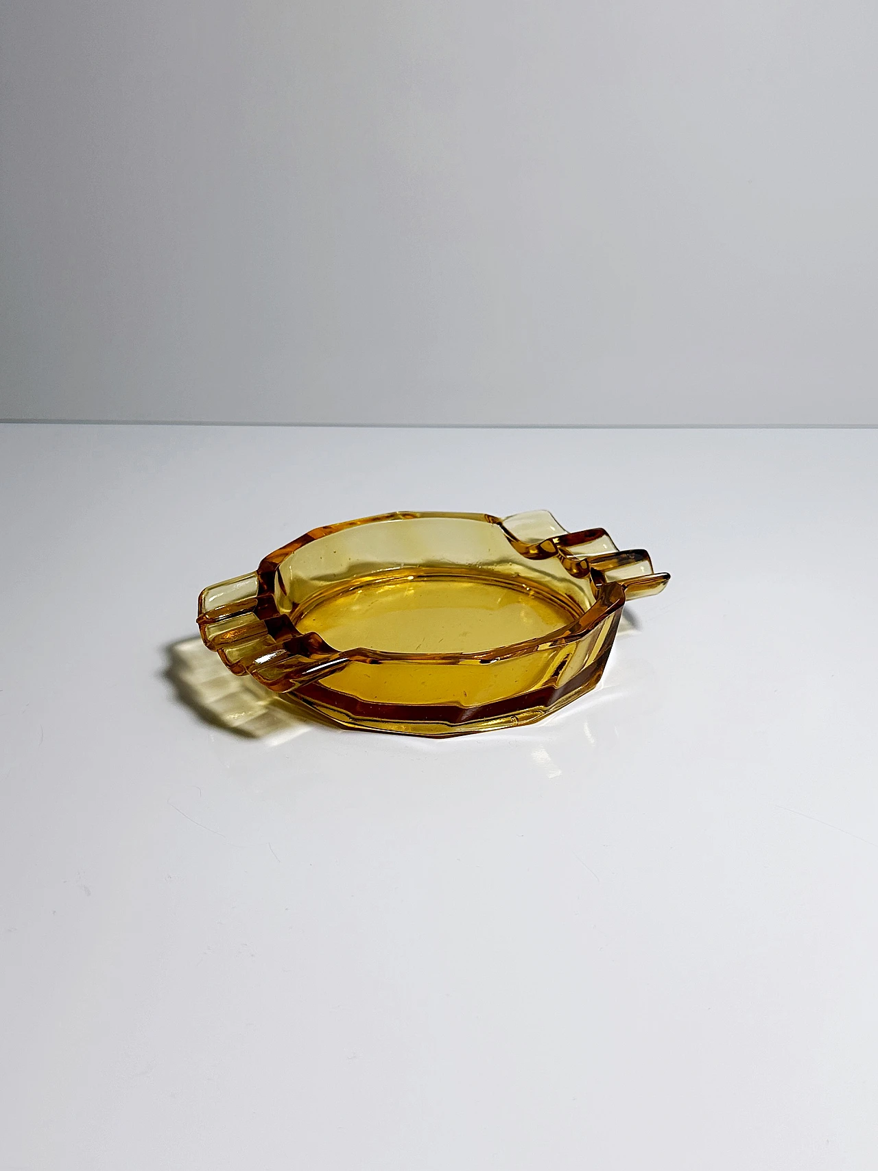 Art Deco amber ashtray by Stölzle Hermanova, 1930s 5