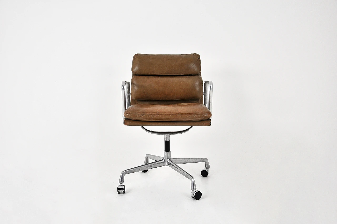 Sedia Soft Pad di Charles e Ray Eames per Herman Miller, 1970 5