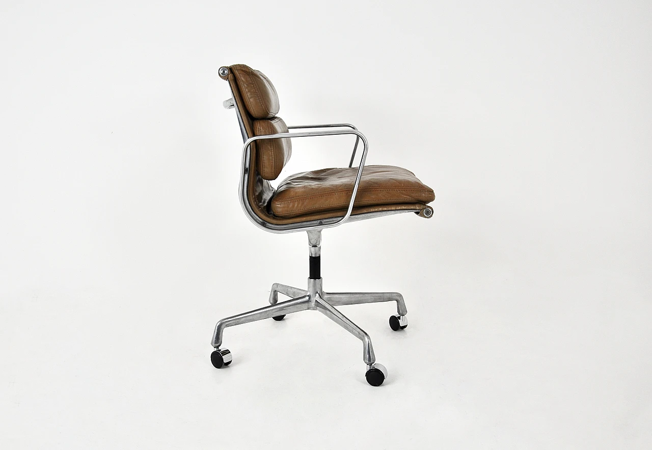 Sedia Soft Pad di Charles e Ray Eames per Herman Miller, 1970 6