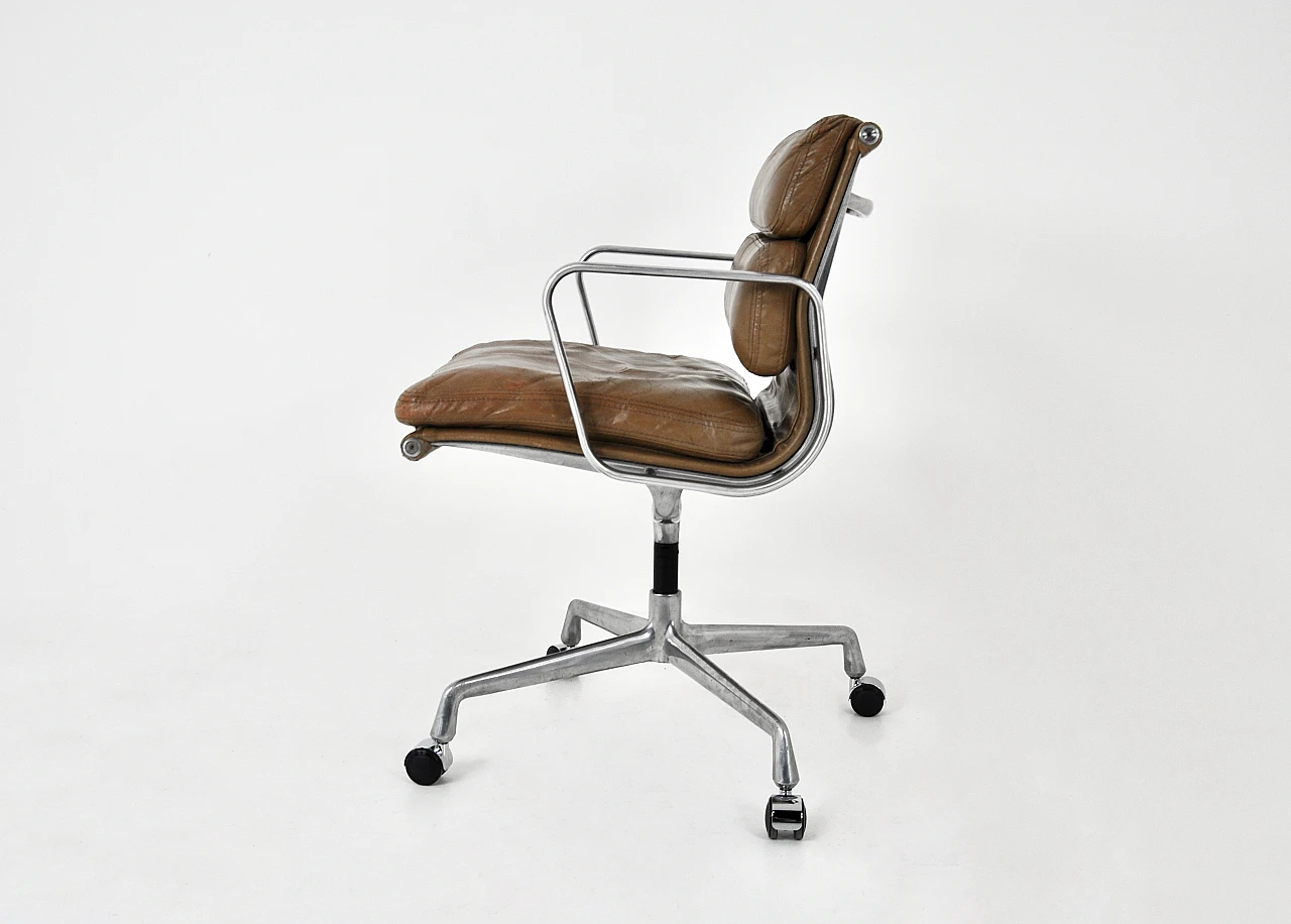 Sedia Soft Pad di Charles e Ray Eames per Herman Miller, 1970 8