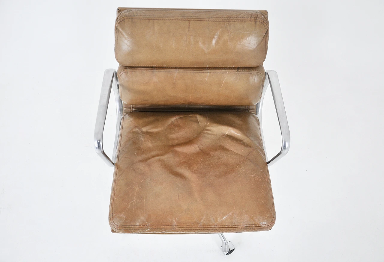 Sedia Soft Pad di Charles e Ray Eames per Herman Miller, 1970 10