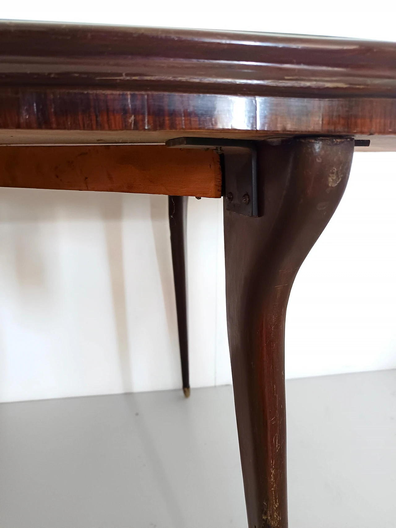 Tavolo da pranzo in legno con piano ovale in vetro, anni '50 10