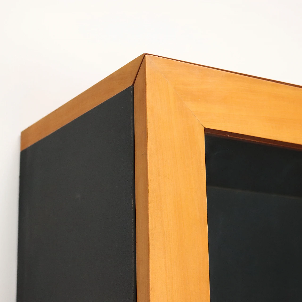 Tanganyika walnut veneered showcase with metal base, 1980s 7