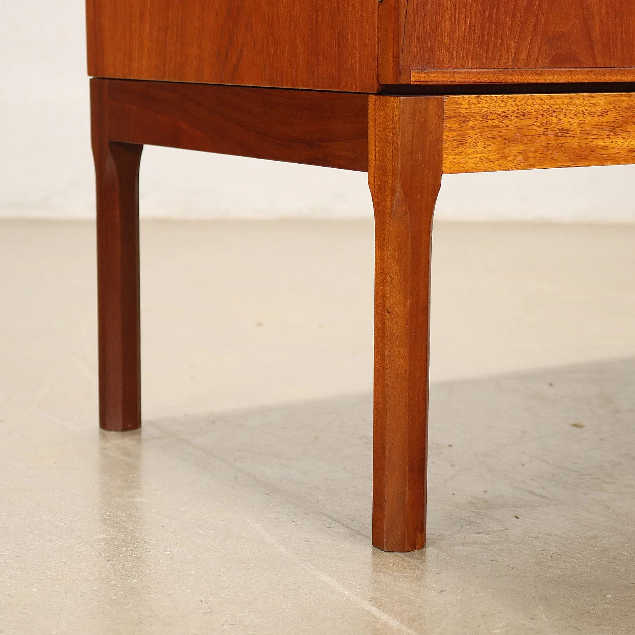 Credenza con vano bar in teak e legno massello di Wrighton, anni '60 5