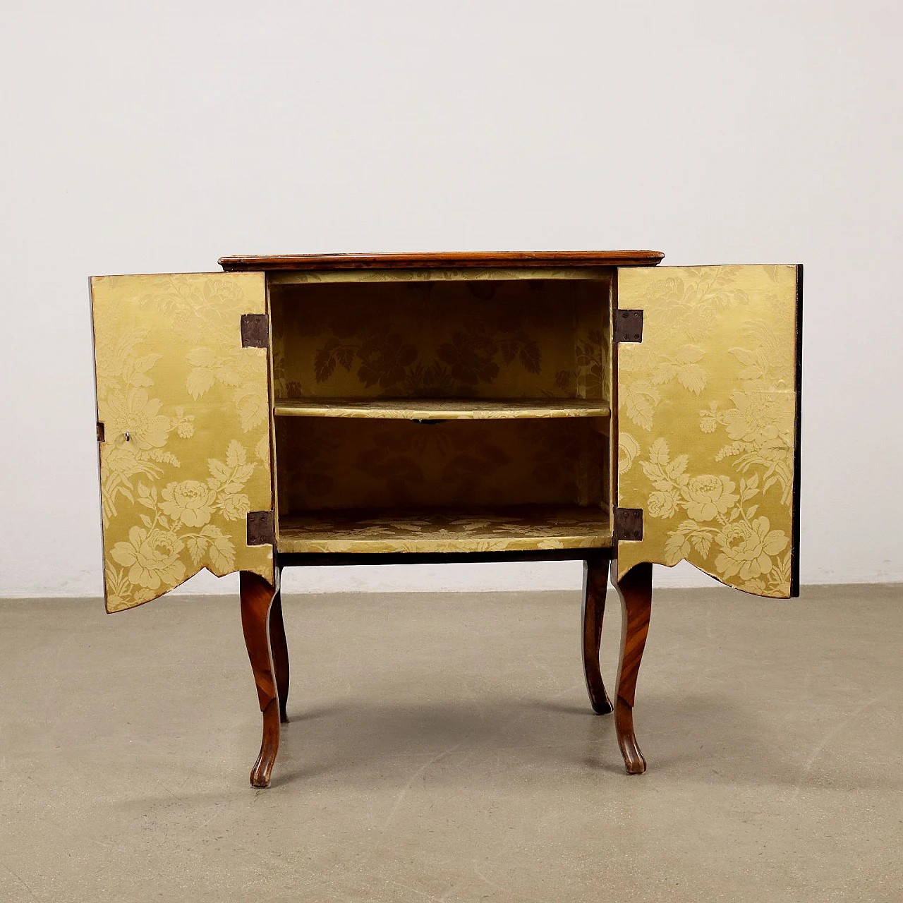 Baroque walnut, cherry and maple panelled bedside table, 18th century 3