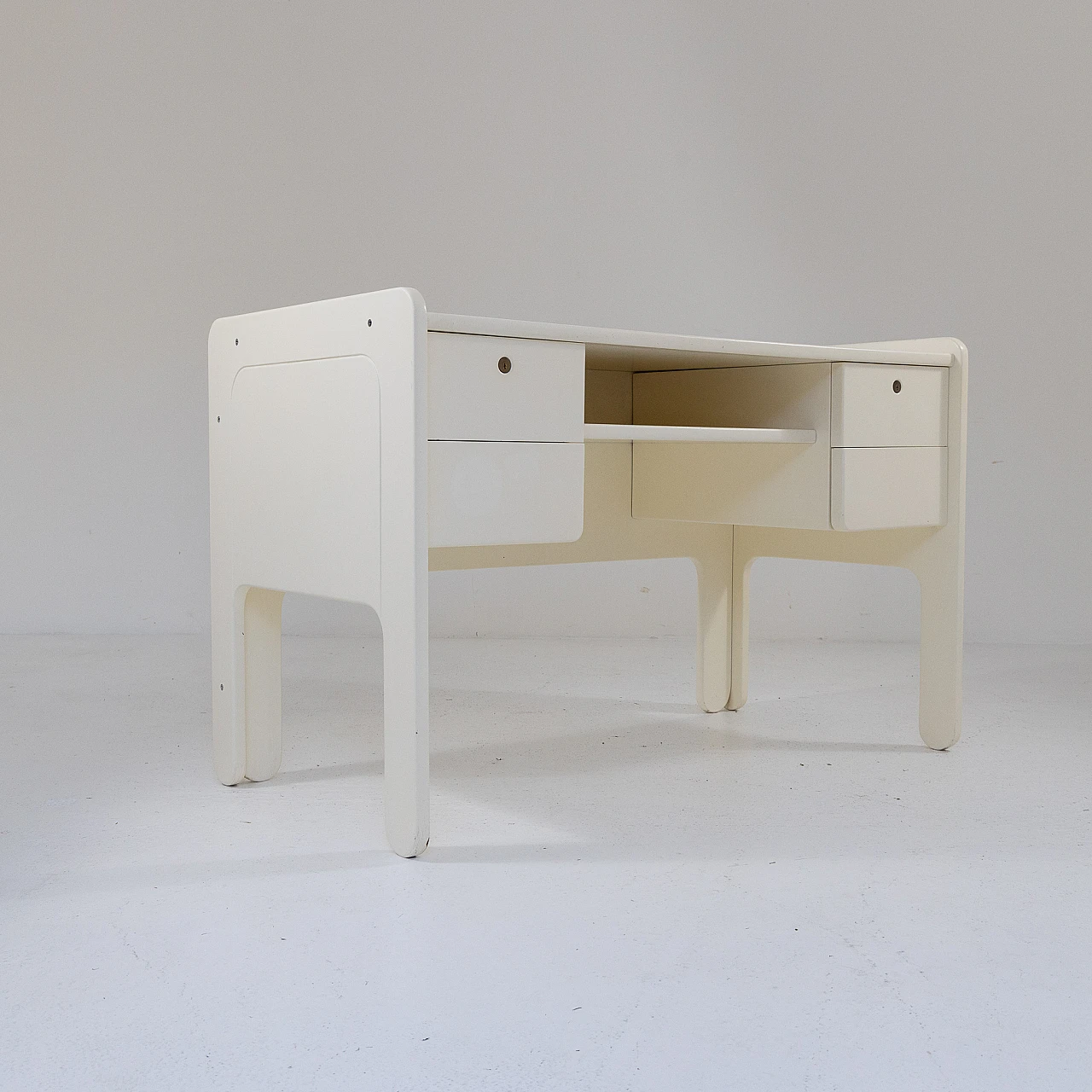 White lacquered wooden desk, 1970s 2