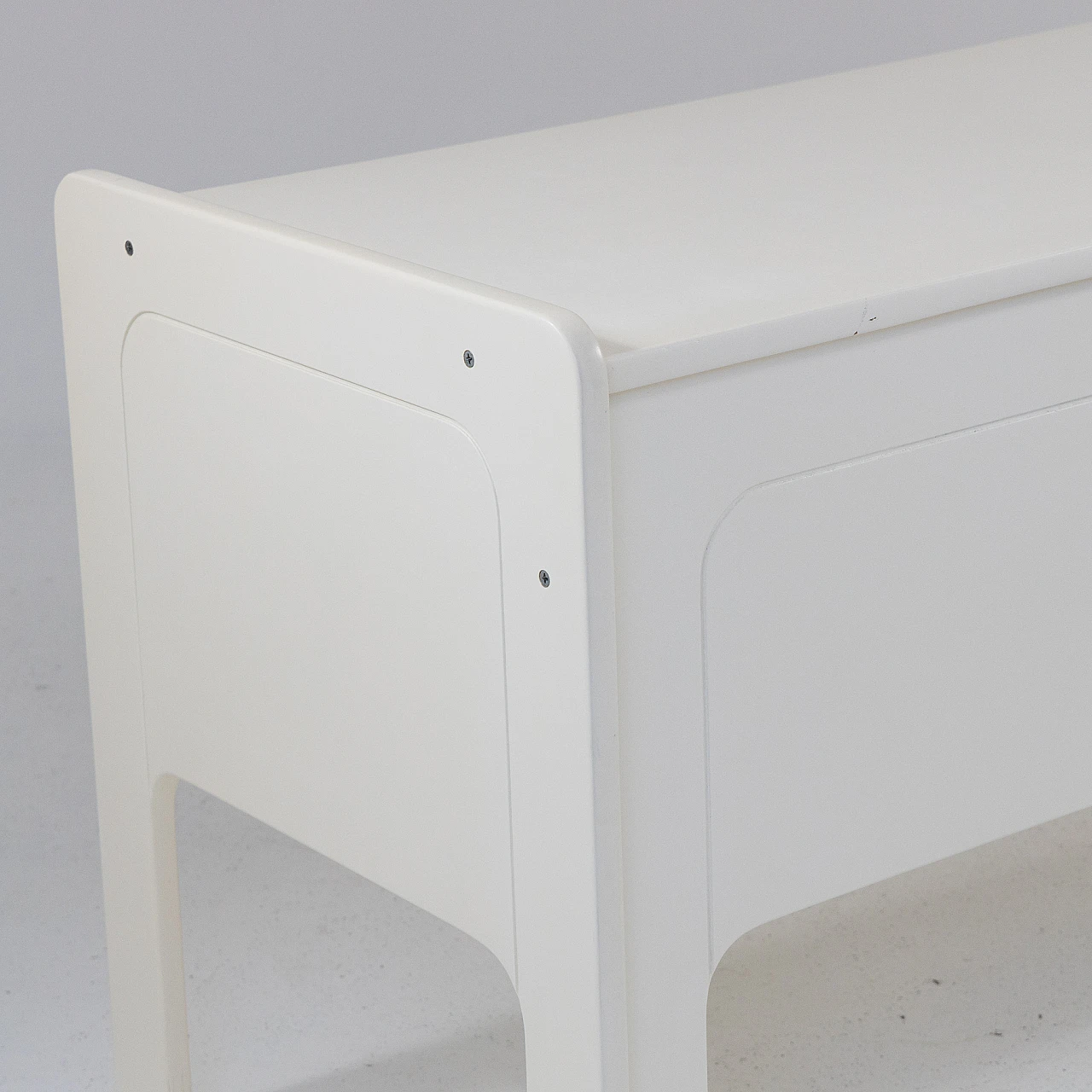 White lacquered wooden desk, 1970s 9