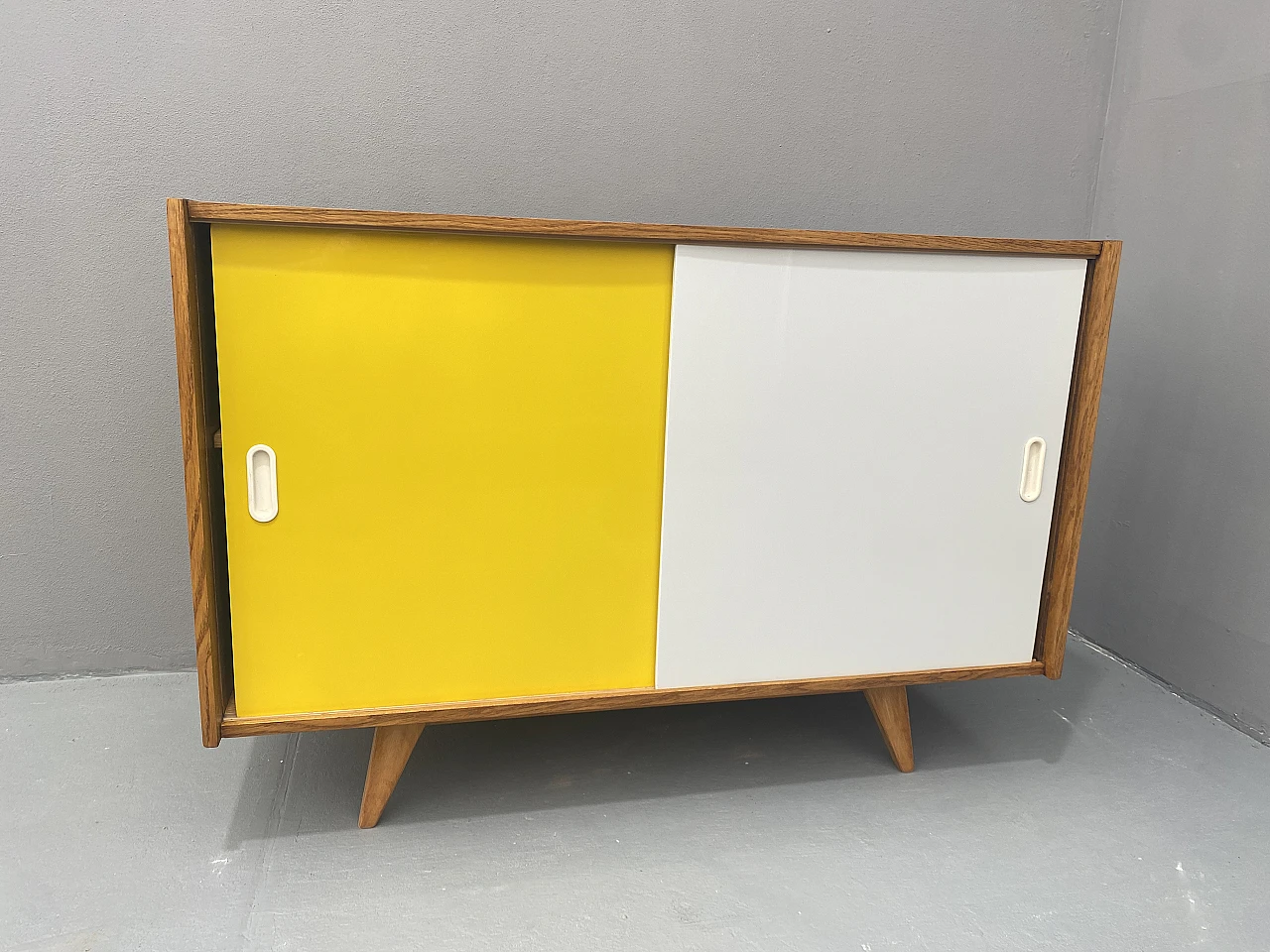 Credenza Mid Century U-452 di Jiří Jiroutek, anni '60, Cecoslovacchia 2