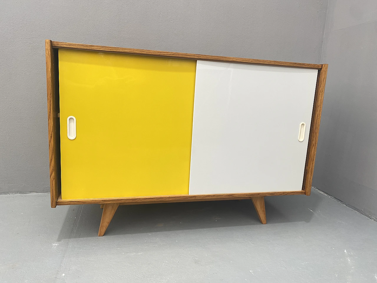 Credenza Mid Century U-452 di Jiří Jiroutek, anni '60, Cecoslovacchia 3