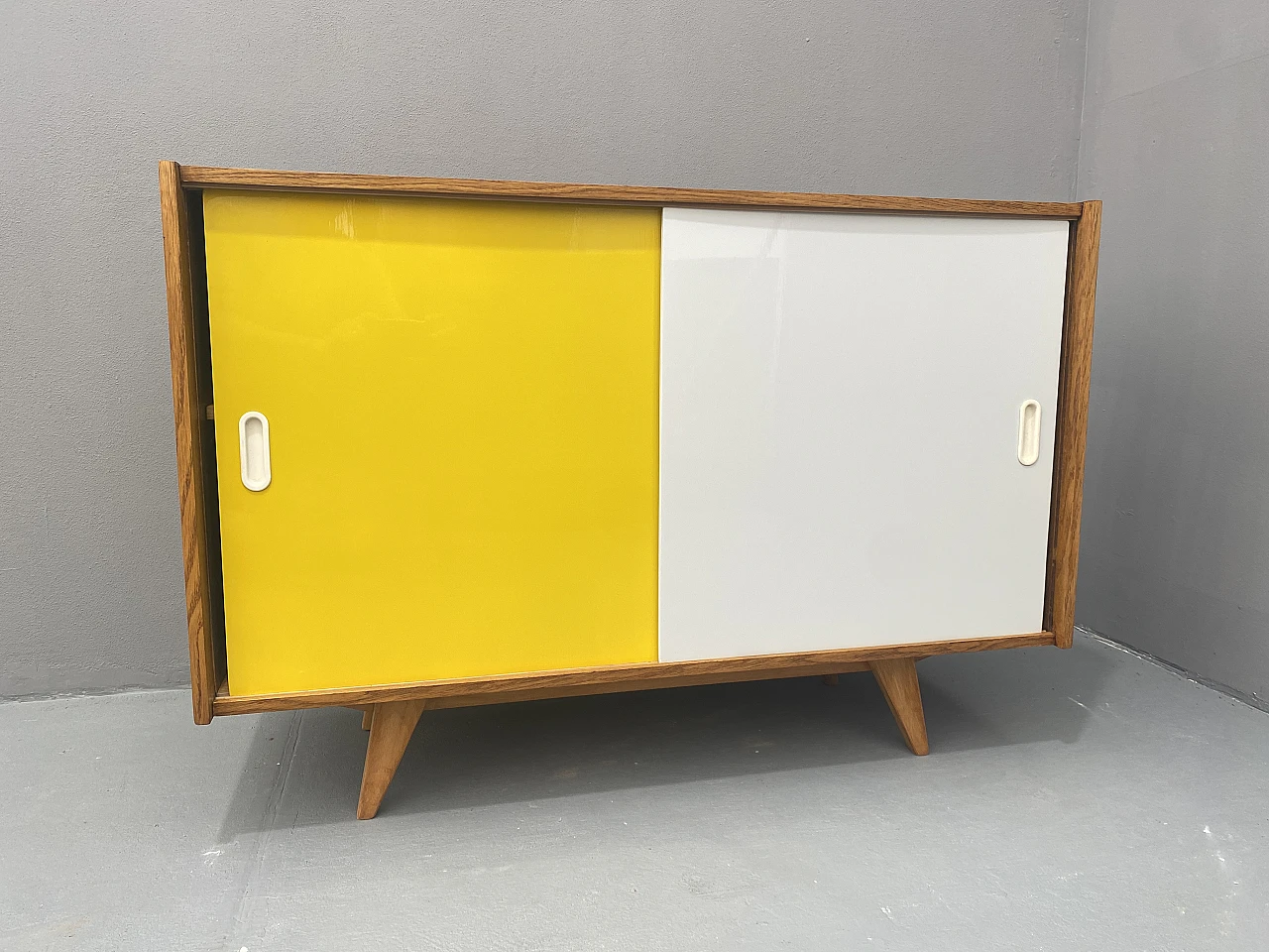 Credenza Mid Century U-452 di Jiří Jiroutek, anni '60, Cecoslovacchia 4