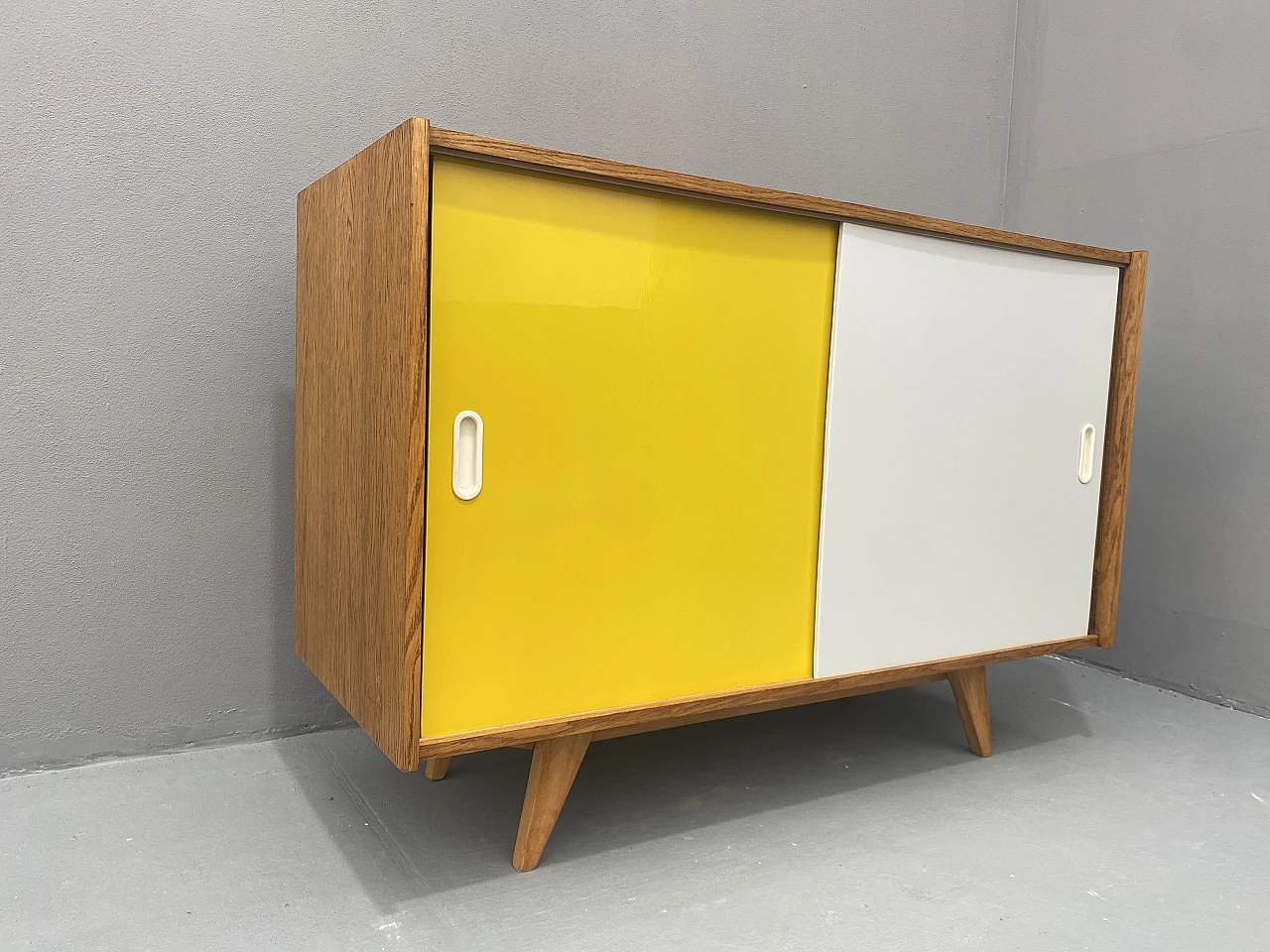 Credenza Mid Century U-452 di Jiří Jiroutek, anni '60, Cecoslovacchia 6