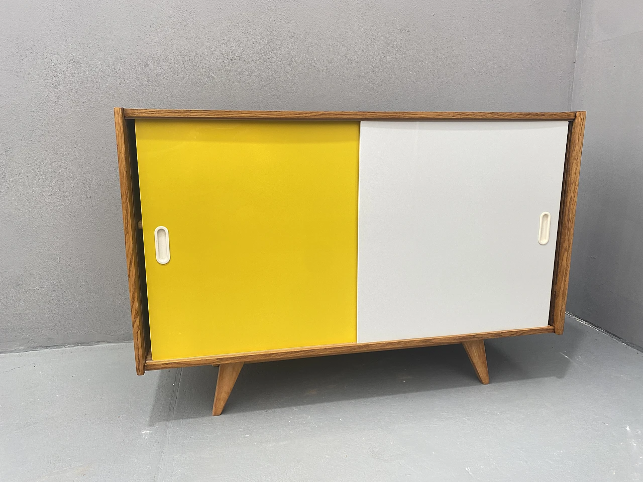 Credenza Mid Century U-452 di Jiří Jiroutek, anni '60, Cecoslovacchia 11