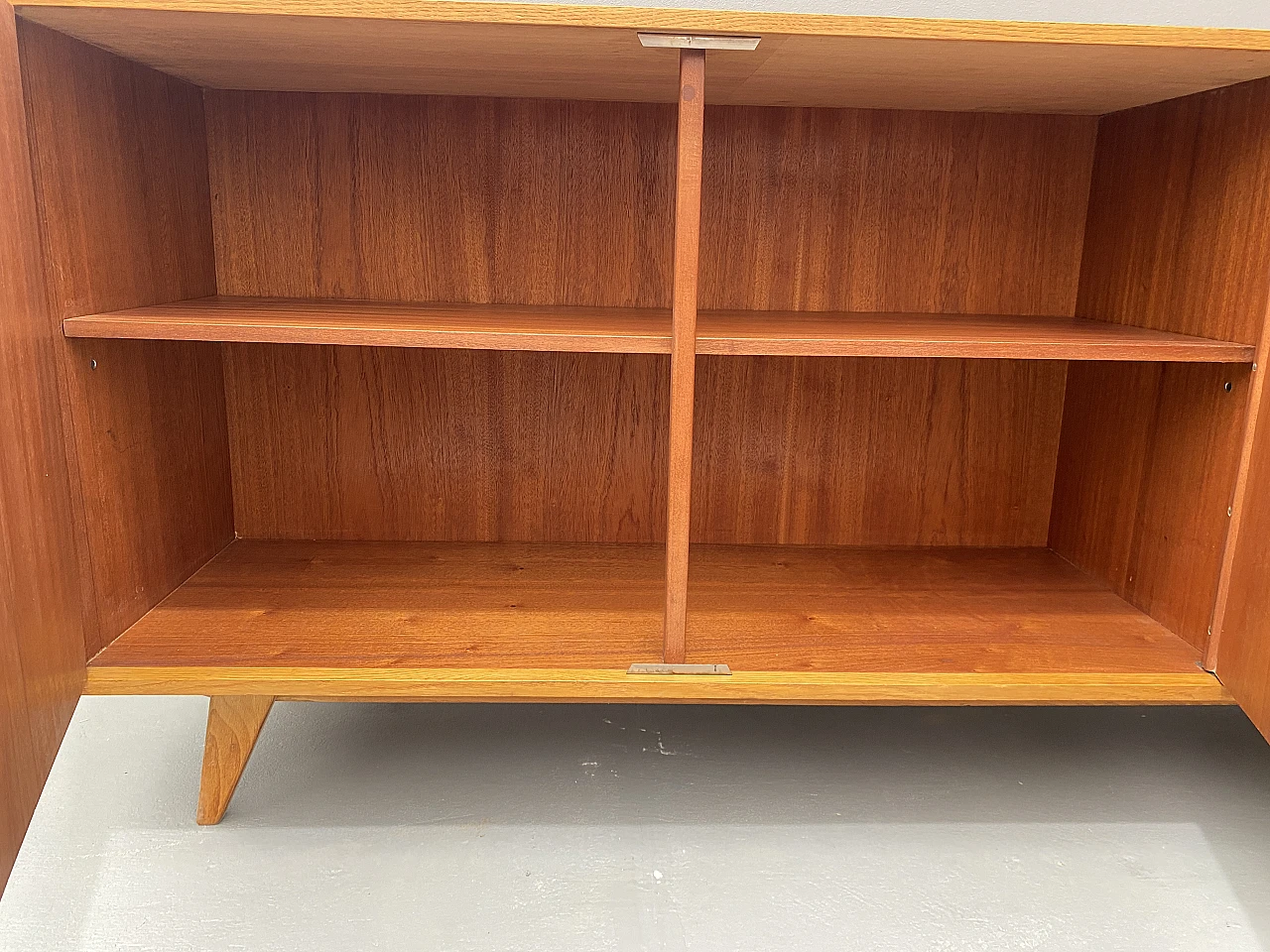 Credenza Mid Century U-452 di Jiří Jiroutek, anni '60, Cecoslovacchia 32