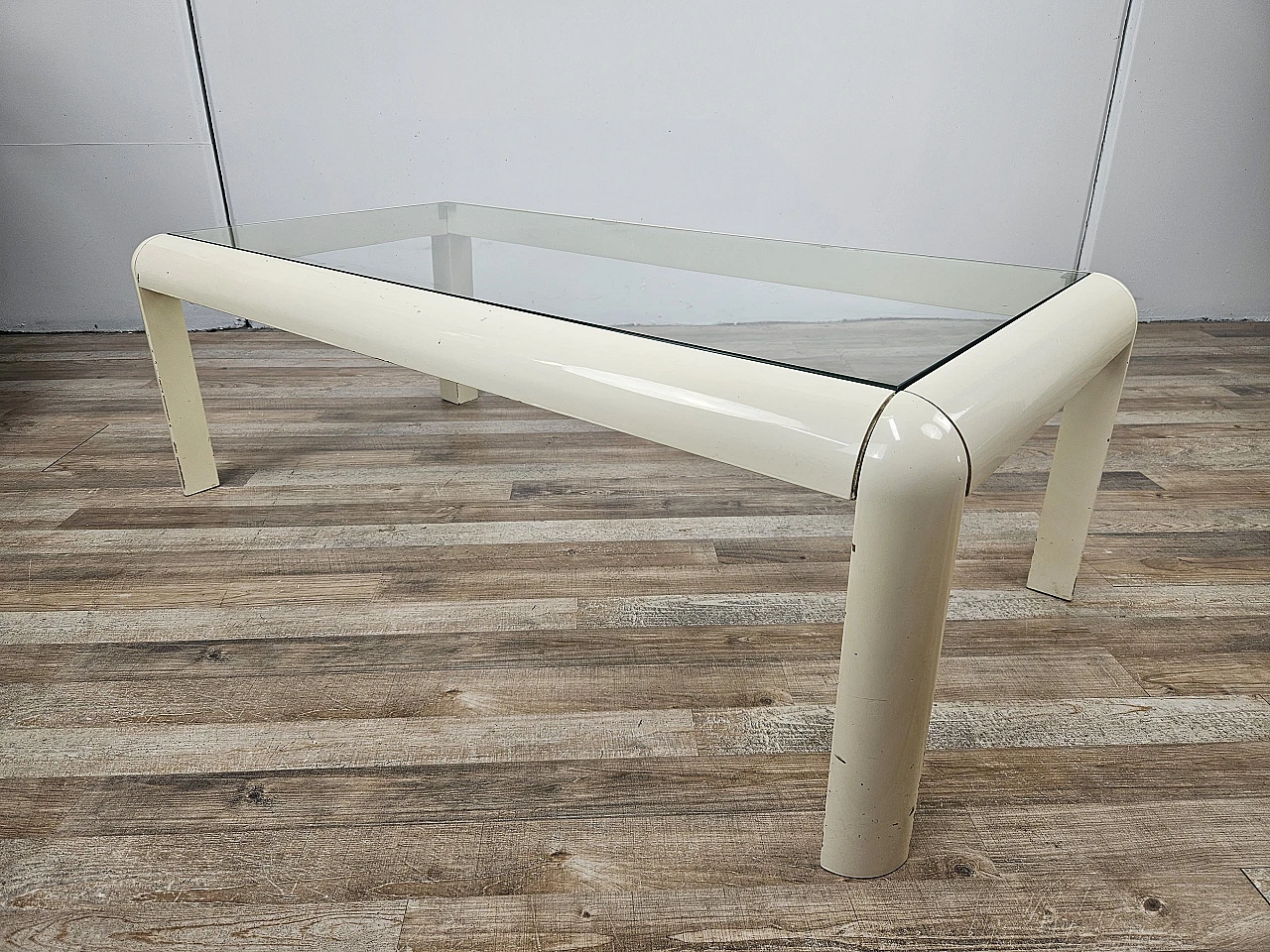 White lacquered wood coffee table with glass top, 1970s 3