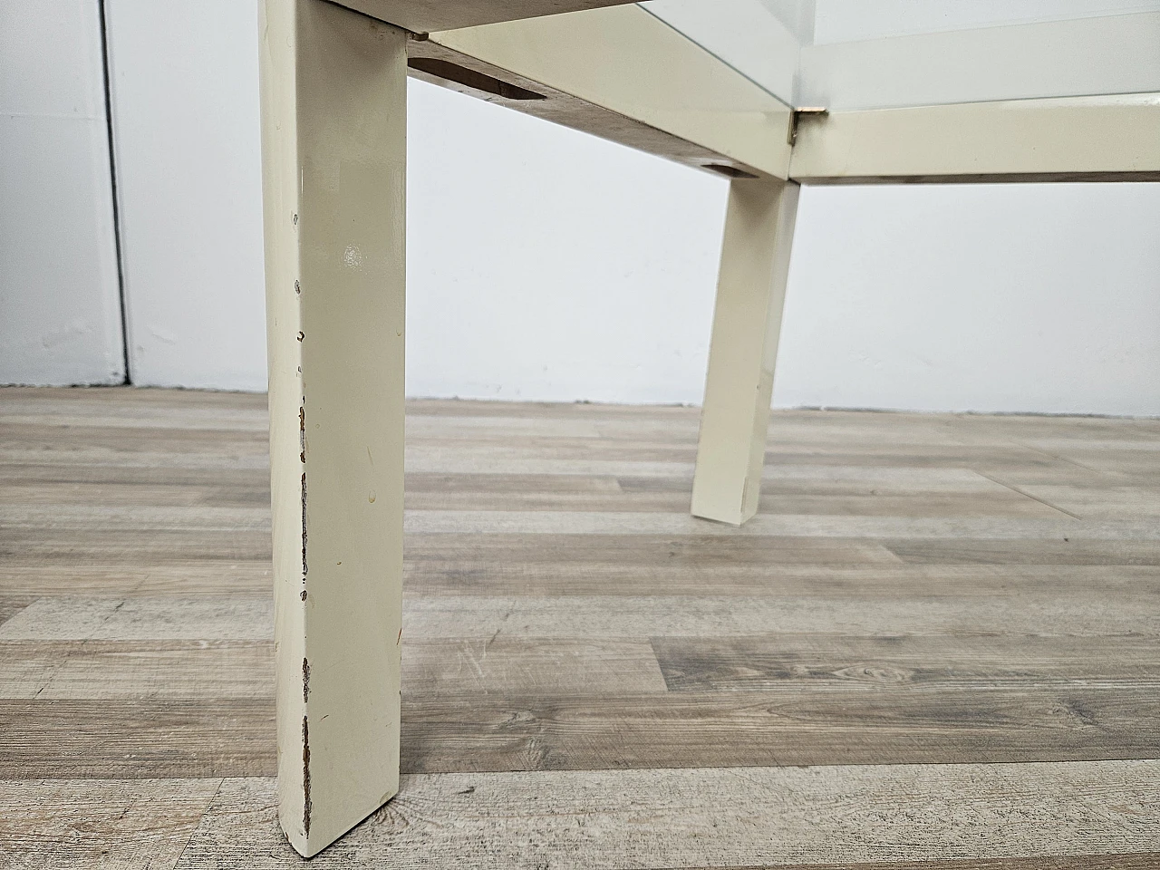 White lacquered wood coffee table with glass top, 1970s 12