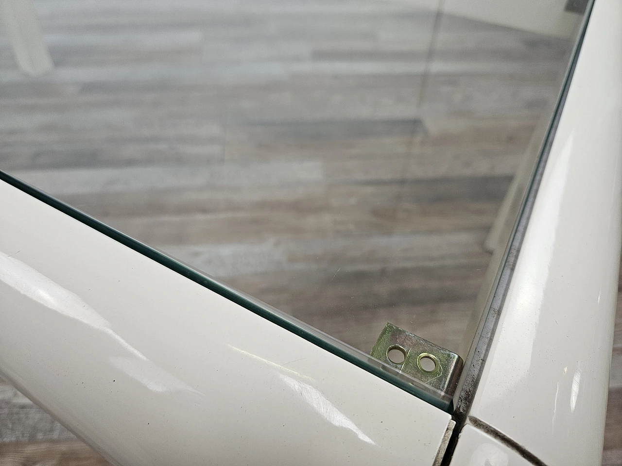 White lacquered wood coffee table with glass top, 1970s 13