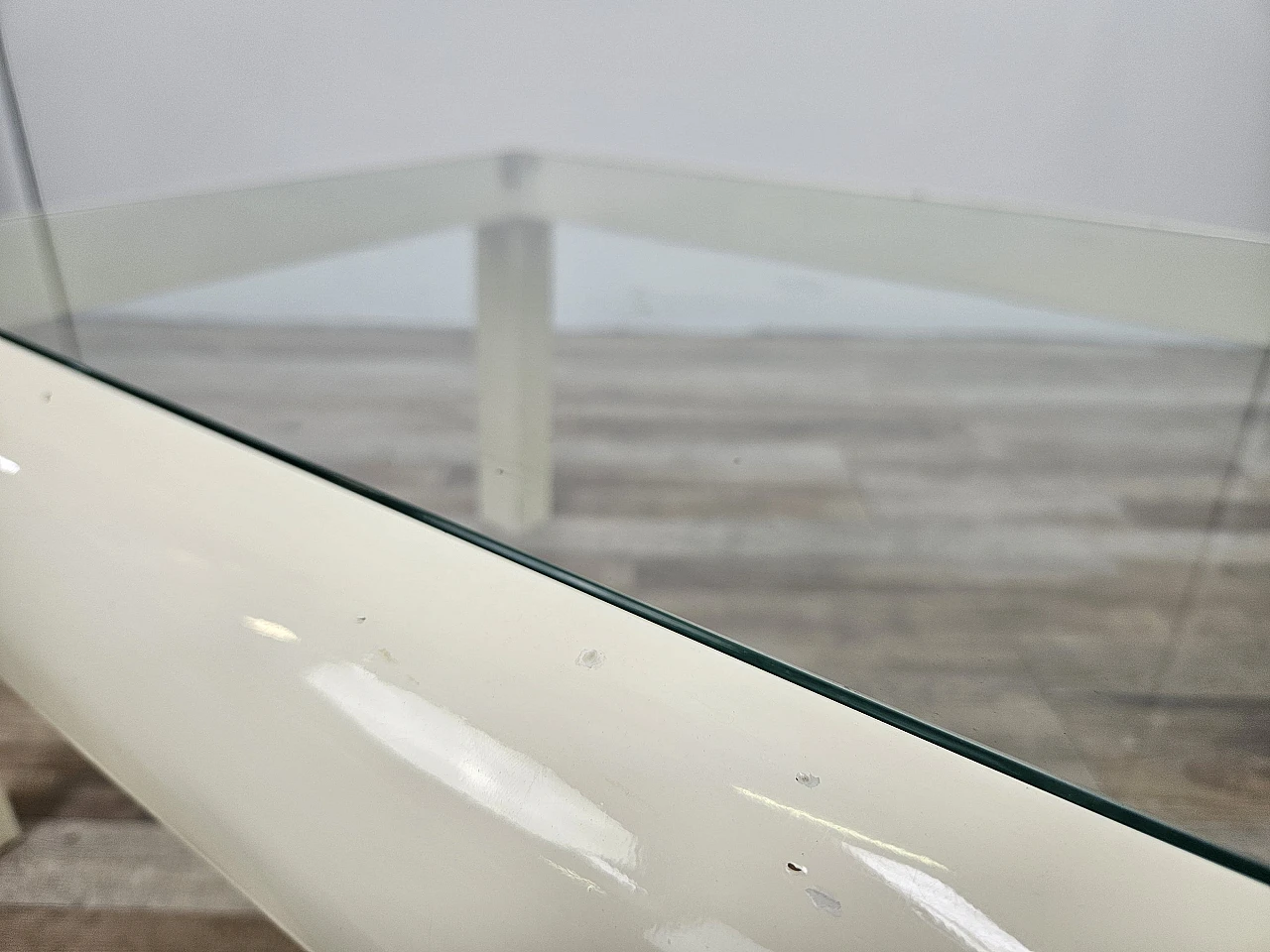 White lacquered wood coffee table with glass top, 1970s 14