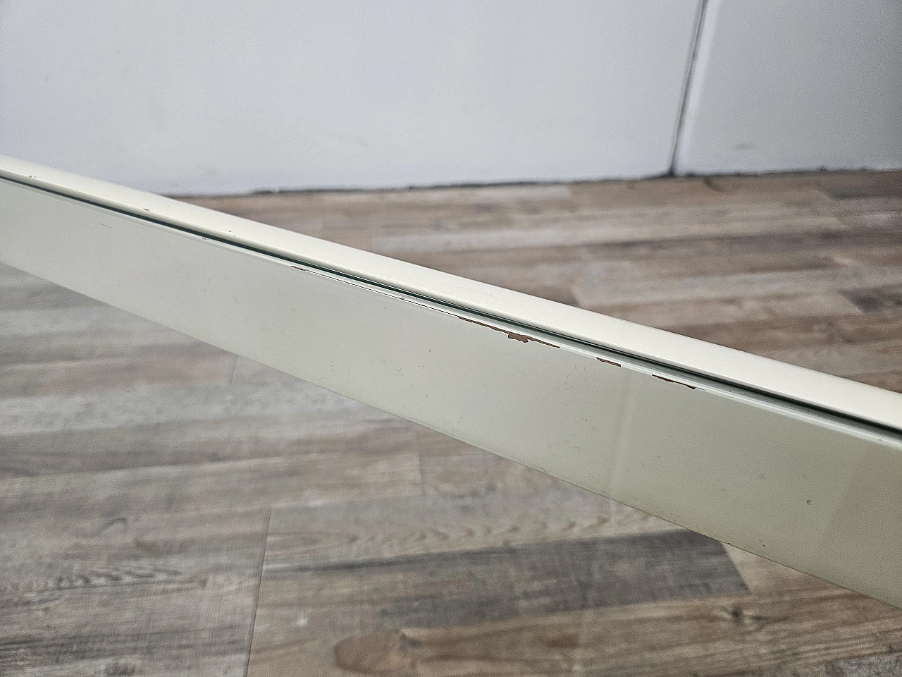 White lacquered wood coffee table with glass top, 1970s 15