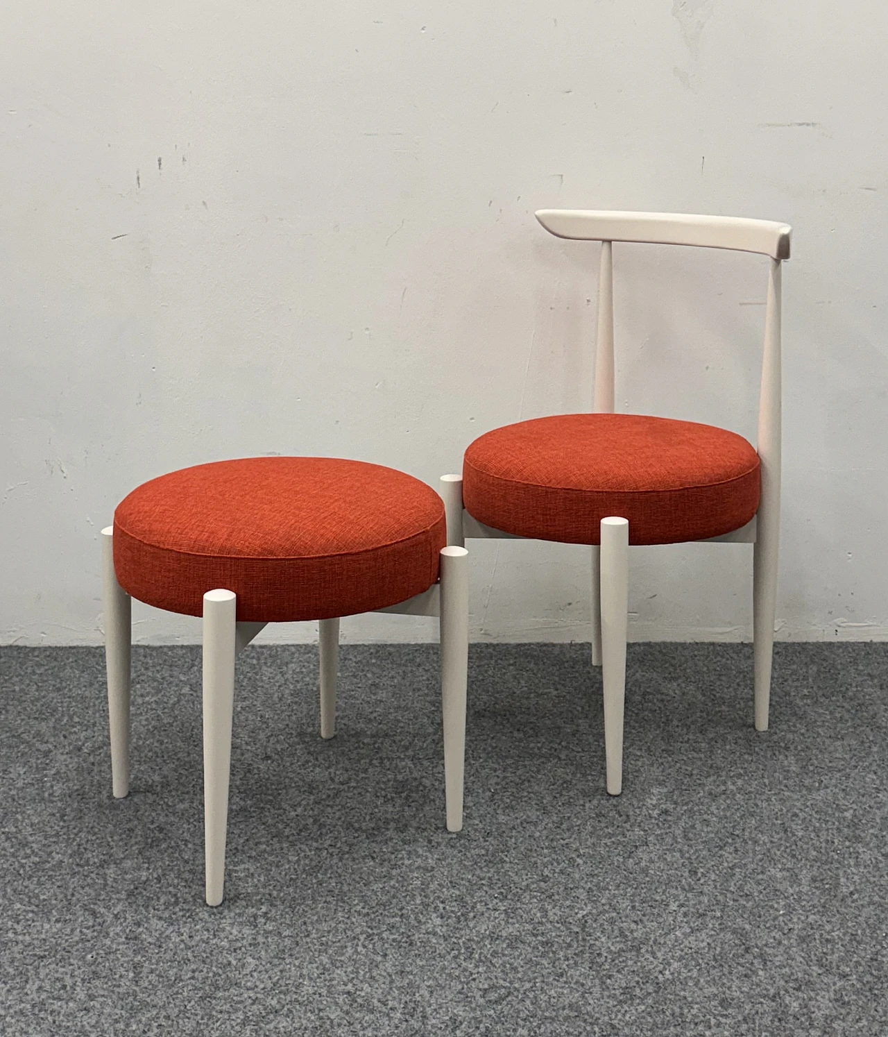 Sedia con sgabello rosso in stile scandinavo, anni '70 1